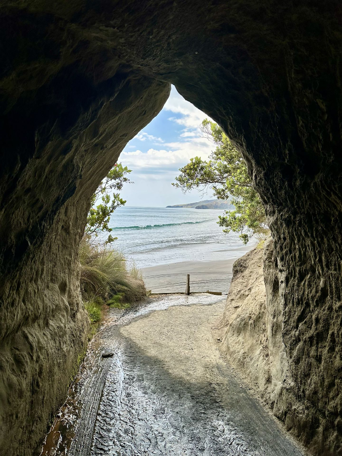 Waikahau Tunnel Beach